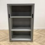 Tweedehands Lensvelt roldeurkast vv 2 legborden (hxbxd), Huis en Inrichting, Kasten | Roldeurkasten en Archiefkasten, Gebruikt