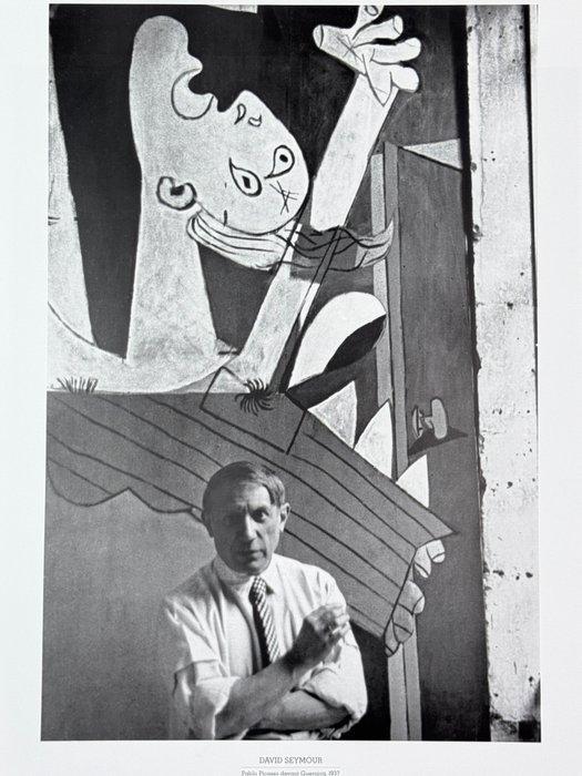 David Seymour - Pablo Picasso devant Guernica, 1937, Antiek en Kunst, Kunst | Tekeningen en Fotografie