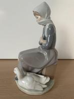 Lladró - Beeldje - Meisje met eend en kuikens - Porselein