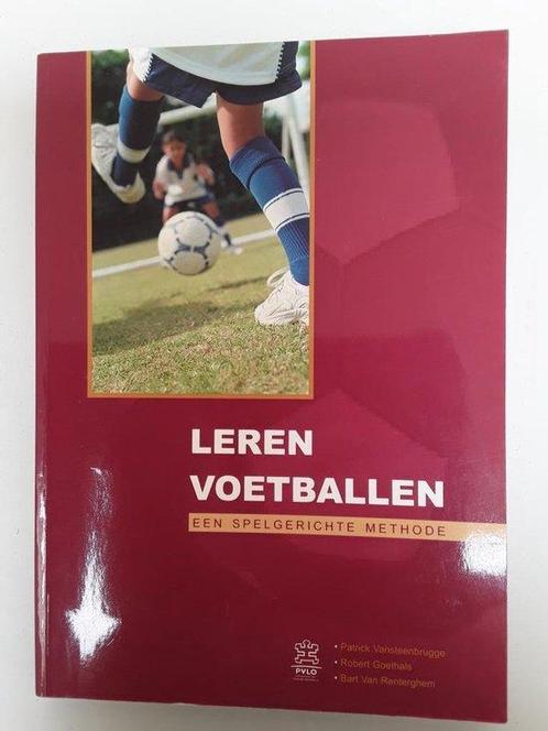 Leren voetballen 9789070870546, Boeken, Sportboeken, Gelezen, Verzenden