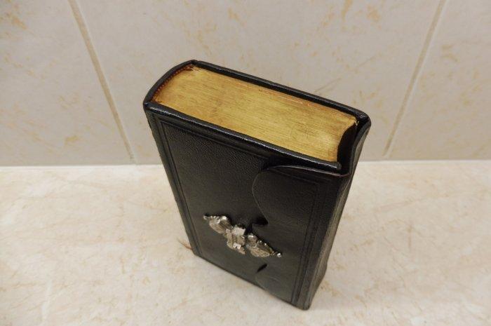 Bijbel met zilveren sluiting - 833 zilver - Nederland - 2e, Antiquités & Art, Antiquités | Argent & Or