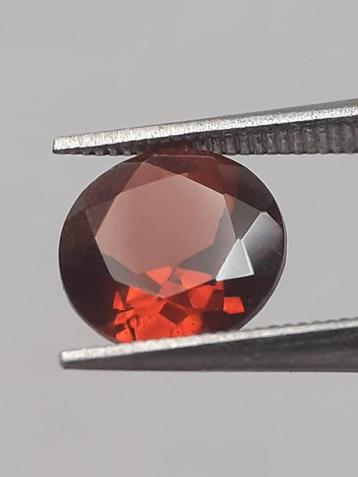 Natural Red Rhodolite Garnet - 1.324 ct - round - unheated disponible aux enchères