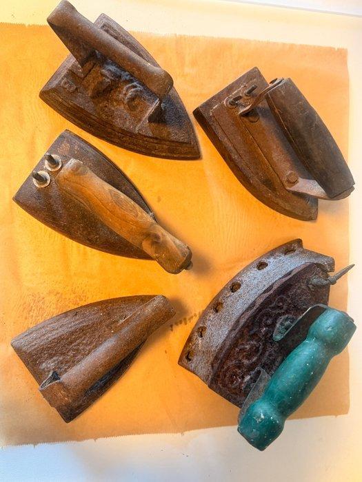 Strijkijzer - Staal, Antiek en Kunst, Curiosa en Brocante