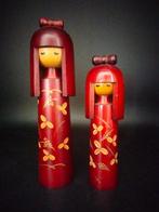 Miyashita Hajime - Beeldje, twee mooie kokeshi - 25 cm -