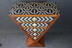 Ladekast - Hout - Fijn ingelegde commode met gekleurde, Antiek en Kunst