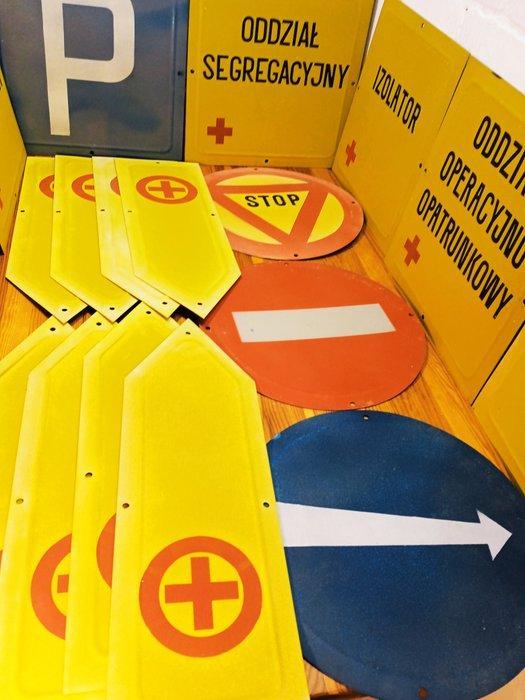 Militair wegwijzerset - Verkeersbord (18) - Vintage, Antiek en Kunst, Antiek | Wandborden en Tegels