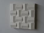 2025 - 95 Wit minimalistisch wandrelief, Antiek en Kunst