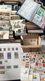 Wereld 1900/1980 - Dekvloervondst met ruim 45 kg postzegels, Timbres & Monnaies