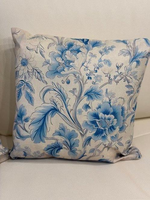 Coussins élégants en Toile de Jouy fleuris bleu clair, Antiek en Kunst, Curiosa en Brocante