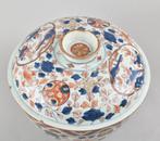 Soupière - A VERY MASSIVE CHINESE IMARI COVERED POT -