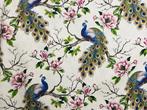 Betoverd koninkrijk: meubelstof met pauwen en bloemen in, Antiek en Kunst