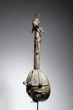 Rare cuillère cérémonielle en bronze - Tikar - Cameroun, Antiek en Kunst