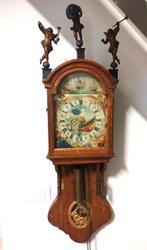Friese kortstaartklok -   Hout, Iep - 1820-1850, Antiquités & Art, Antiquités | Horloges