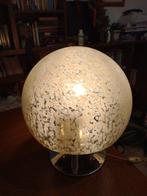 Lampe à poser en forme de globe - verre et métal nickelé -