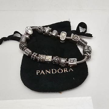 Pandora Armband met 20 Bedels Zilver | Nette Staat beschikbaar voor biedingen