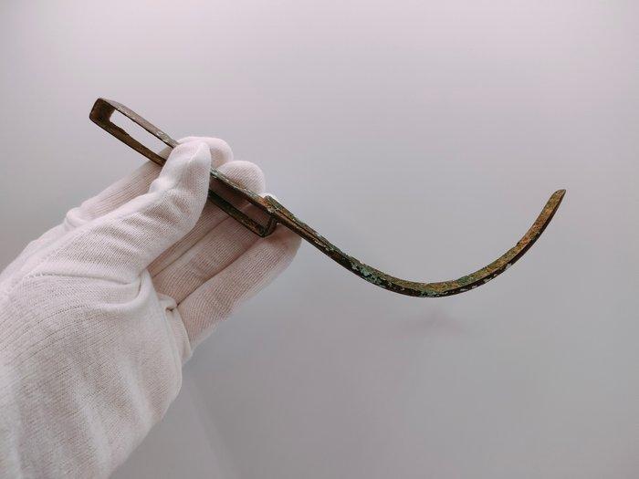Oud-Romeins Bronze Strigil Met Spaanse invoervergunning, Verzamelen, Mineralen en Fossielen