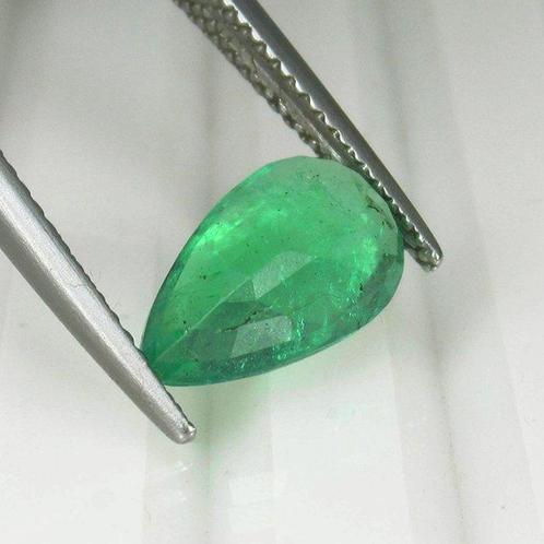1 pcs Vert Émeraude - 2.28 ct - International Colored, Handtassen en Accessoires, Edelstenen