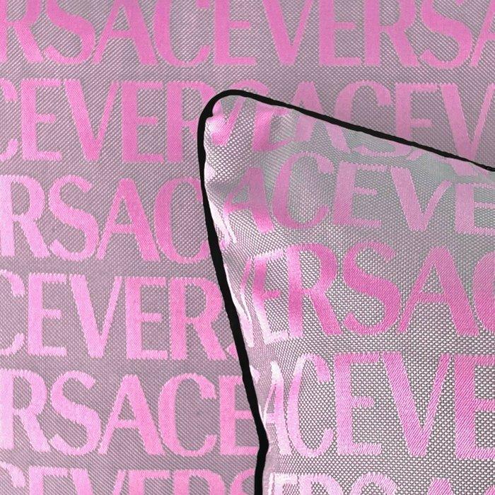 Versace Nieuwe set van twee - Kussen, Antiek en Kunst, Antiek | Tapijten, Tafelkleden en Textiel