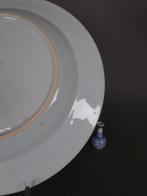 Qianlong (1735-1796) - Bord - Large Lotus with Peonies and, Antiek en Kunst