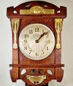 Horloge emboîtée -  Art nouveau bois avec applications en, Antiquités & Art
