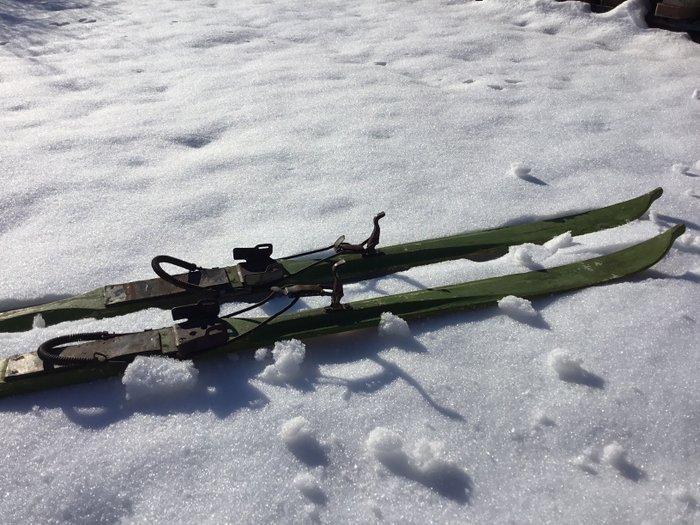 Skiing - Vintage militaire skis, Verzamelen, Overige Verzamelen
