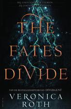 The fates divide / Carve the mark / 2 9789000354245, Boeken, Verzenden, Gelezen, Veronica Roth