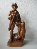 sculptuur, Groot houten beeld Jager met hert - 50 cm - Hout, Antiek en Kunst