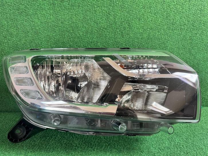 Phare av. droit Dacia Sandero / Logan Facelift 2016 - 2020, Autos : Pièces & Accessoires, Éclairage, Dacia, Utilisé, Enlèvement