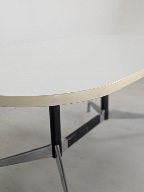 Herman Miller - Charles & Ray Eames - Table - Bois, Métal, Antiek en Kunst, Antiek | Meubels | Stoelen en Sofa's