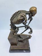 Figuur - Peinzend Skelet/De Denker - 3,7 kg - Brons, Marmer, Antiek en Kunst