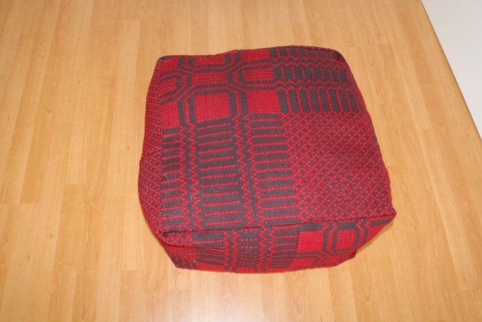 Puff Cases 1 - Kelim - 52 cm - 52 cm, Antiquités & Art, Art | Objets design