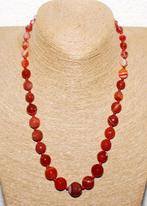 Très joli collier fait main en agate avec des perles rondes
