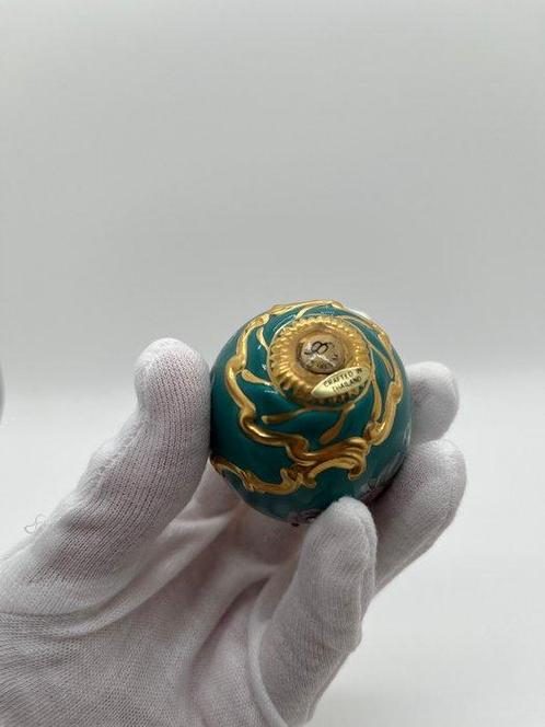 Œuf Fabergé - Œuf WINTER PALACE ROSE avec support -, Antiek en Kunst, Curiosa en Brocante