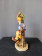 Goebel - Beeldje - Hummel N° 142/V APPLE TREE BOY - TMK 3, Antiek en Kunst