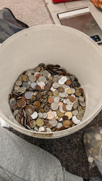 Wereldwijde verzameling munten van meer dan 6 kg.. (Zonder, Postzegels en Munten, Munten | Europa | Niet-Euromunten