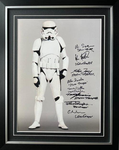 Star Wars - Stormtrooper - Signed By 8 Performers, Verzamelen, Film en Tv