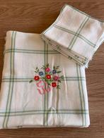 Nappe (9) - 210 cm - 116 cm - broderie à la