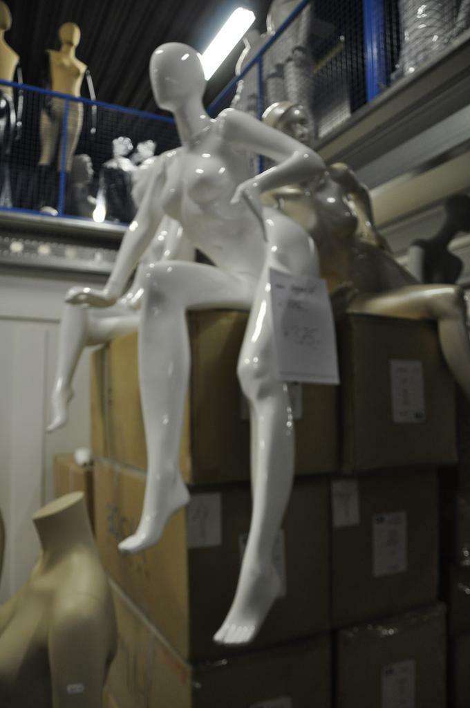 *TIP*  Exclusief a merk damesfiguur zittend, Zakelijke goederen, Kantoor en Winkelinrichting | Winkel en Inventaris, Ophalen of Verzenden