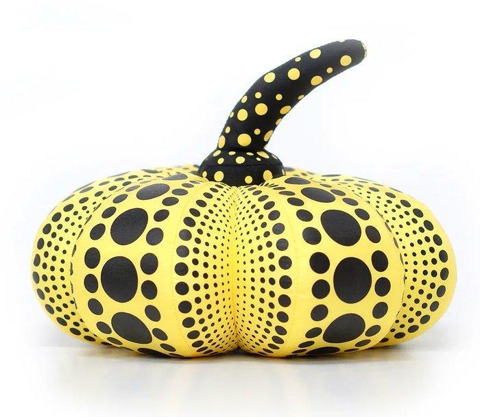 Yayoi Kusama (after) - Dots Obsession (Pumpkin Yellow), Antiek en Kunst, Kunst | Designobjecten