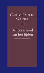 De leerschool van het lijden 9789025368029, Boeken, Verzenden, Gelezen, Carlo Emilio Gadda