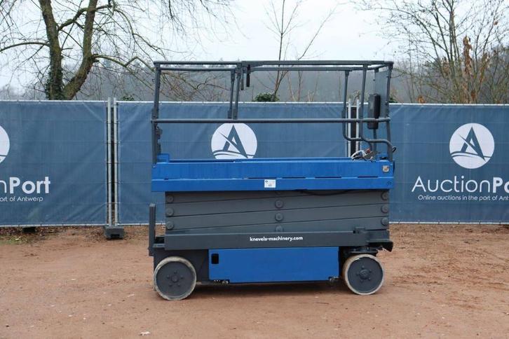 Veiling: Schaarlift Aichi Elektrisch, Zakelijke goederen, Machines en Bouw | Liften, Steigers en Ladders, Ophalen