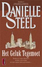 Het geluk tegemoet 9789021009094 Danielle Steel, Boeken, Verzenden, Gelezen, Danielle Steel