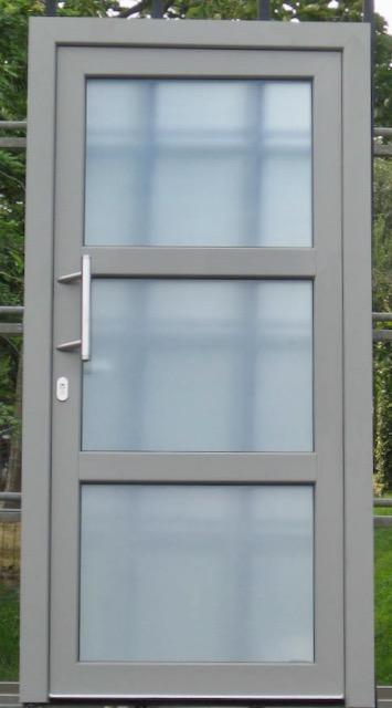 pvc voordeur , buitendeur , deur 105 x 210 wit / betongrijs, Ophalen of Verzenden, Buitendeur