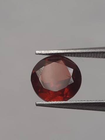 Natural Red Rhodolite Garnet - 1.475 ct - round - unheated disponible aux enchères