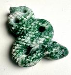 Figure - Serpent curieux sculpté à la main en jade vert, Nieuw