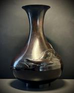 Grote antieke Japanse bronzen peervormige vaas met