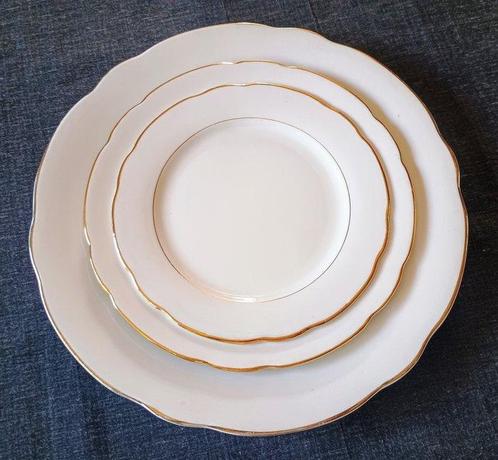 Laveno, Richard Ginori - Service de table (23) - Céramique -, Antiek en Kunst, Antiek | Meubels | Tafels