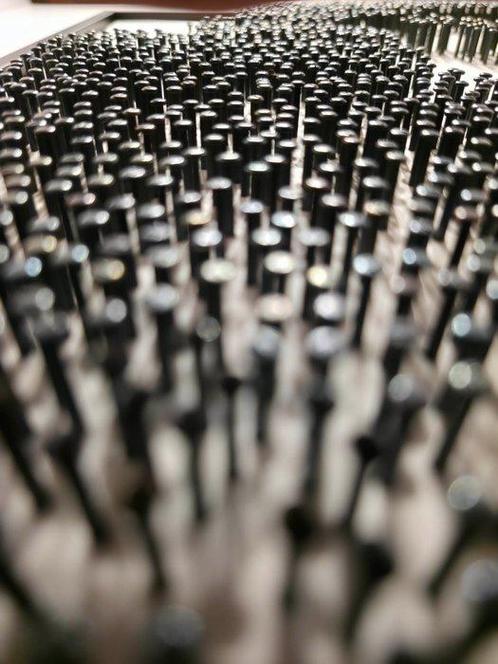Tijs Dragtsma (1992) - Elvis Presley – 2,000 Nails of Rock &, Antiek en Kunst, Kunst | Designobjecten