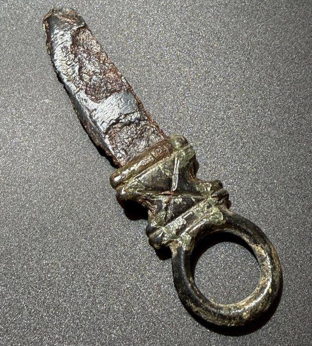 Romain antique Bimétallique (bronze et fer) Très rare, Antiek en Kunst, Antiek | Overige Antiek