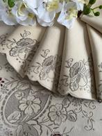 Tafeltextiel met twaalf servetten, puur linnen met